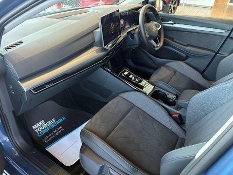 Volkswagen Golf 1.5 eTSI MHEV Style DSG Euro 6 (s/s) 5dr 29