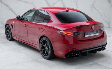 Alfa Romeo Giulia QUADRIFOGLIO 12