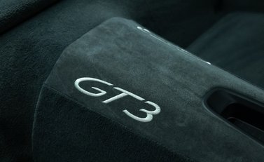 Porsche 911 GT3 (991.2) 13