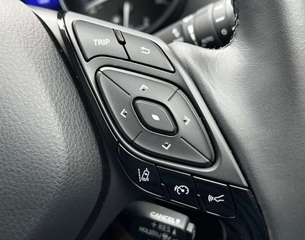 Toyota C-HR 1.8 C-HR-Dynamic HEV CVT 5dr 57