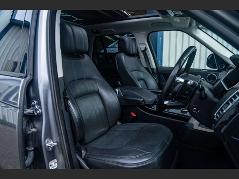 Land Rover Range Rover 3.0 Range Rover Vogue SE D MHEV Auto 4WD 5dr 10