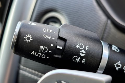 Land Rover Discovery D300 Commercial Dynamic HSE 38