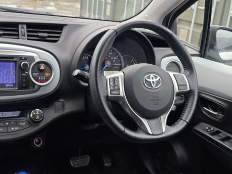 Toyota Yaris 1.5 VVT-h T Spirit Hatchback 5dr Petrol Hybrid CVT Euro 5 (101 ps) 38