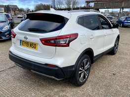 Nissan Qashqai 1.3 Qashqai N-Connecta DiG-T 5dr 11