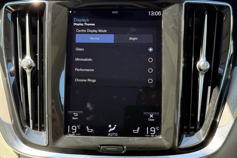 Volvo V60 RECHARGE T6 INSCRIPTION AWD - FULL MAIN DEALER SERVICE - HUGE SPEC 49