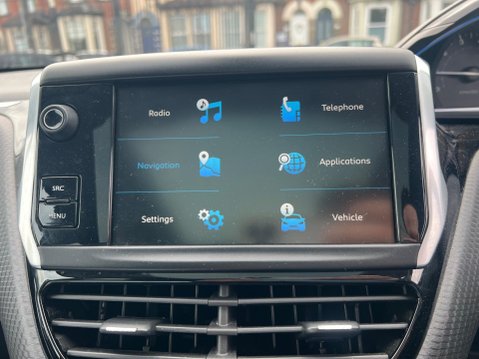 Peugeot 2008 1.2 PureTech Allure Premium EAT Euro 6 (s/s) 5dr 29