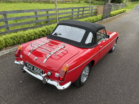 MG B ROADSTER 14