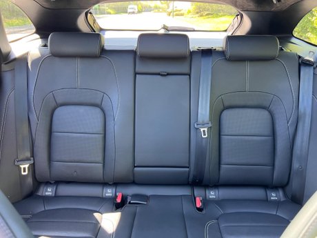 Jaguar F-Pace 2.0 D200 MHEV R-Dynamic HSE Black Auto AWD Euro 6 (s/s) 5dr 37