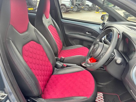 Toyota Aygo X VVT-I UNDERCOVER 17
