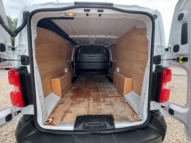 Vauxhall Vivaro LWB L2H1 Low Roof Prime Aircon Cruise Sensors Nav EURO 6 9