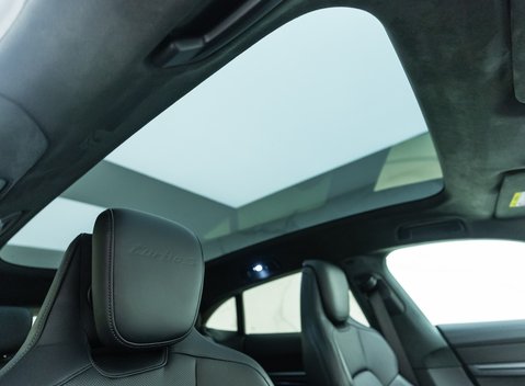 Porsche Taycan Turbo S Sport Turismo 13