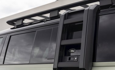 Land Rover Defender 110 X P400 29