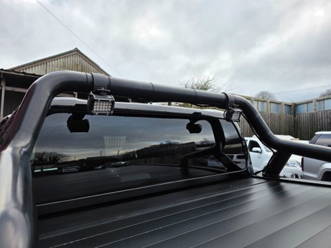 Toyota Hilux INVINCIBLE 4WD D-4D DCB Auto 11