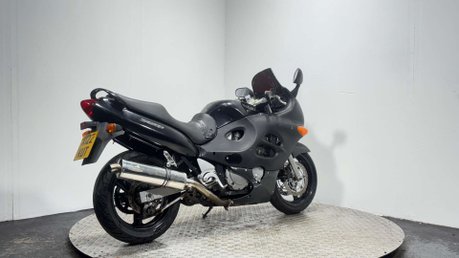 Suzuki GSX GSX750F 2000 31K RUNNING SPARES OR REPAIR PROJECT BIKE 750CC SPORTS TOURER 2