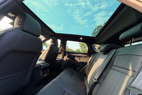 Land Rover Range Rover Evoque R-DYNAMIC HSE MHEV -TRIPLE BLACK - PAN ROOF - ONE OWNER -MERIDIAN -VATQ 28