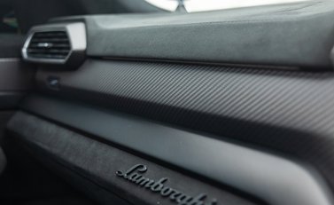 Lamborghini Urus PERFORMANTE 25