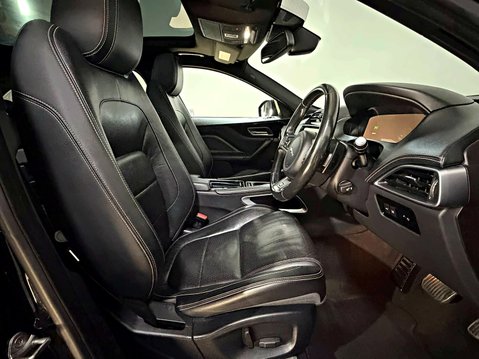 Jaguar F-Pace R-SPORT AWD 21