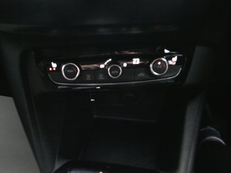 Vauxhall Corsa ELITE NAV PREMIUM ONLY 40,000 MILES FROM NEWE 14