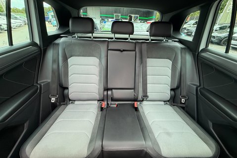 Volkswagen Tiguan R LINE TDI BMT 4MOTION DSG - PAN ROOF - APPLE CAR PLAY -ADAPTIVE CRUISE 17