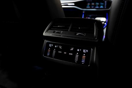 Audi RS6 Avant QUATTRO CARBON BLACK. VAT Q. WARRANTY. HEATED & COOLED SEATS. B & O. 47