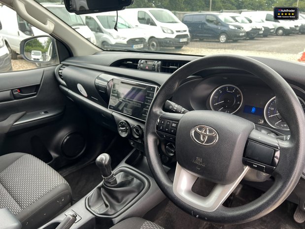 Toyota Hilux Crew Cab 4X4 Active 4WD Air Con Rear Camera EURO 6 NO VAT 22