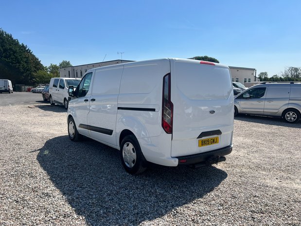 Ford Transit Custom AUTO SWB L1H1 Low Roof Trend Air Con Sensors Tow Bar EURO 6 NO VAT 8