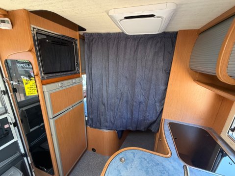 Laika Evovip R718 FIXED BED 4 BERTH LOW PROFILE COACH BUILT MOTORHOME 19
