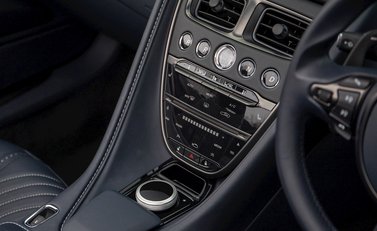 Aston Martin DB11 Volante 20