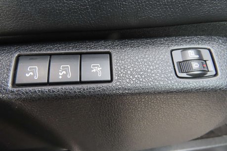 Vauxhall Vivaro Life 50kWh Elite MPV 5dr Electric Auto LWB (8 Seat, 7.4kW Charger) (136 ps) 17