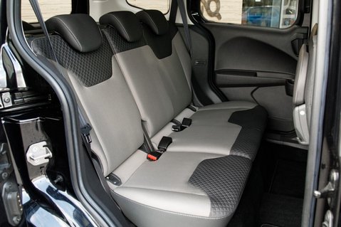 Ford Tourneo Courier TITANIUM 29