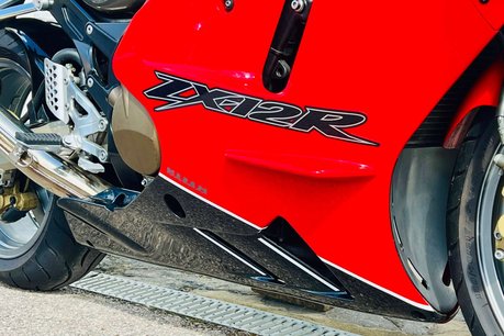 Kawasaki ZX ZX12-R 9