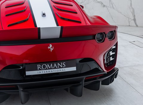 Ferrari 812 Competizione 32