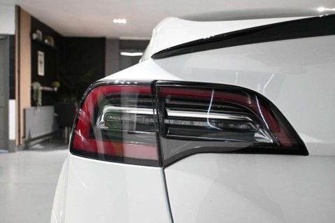 Tesla Model 3 PERFORMANCE AWD 21