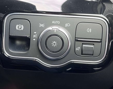 Mercedes-Benz A Class 1.3 A 200 Sport Exeutive Auto 5dr 66