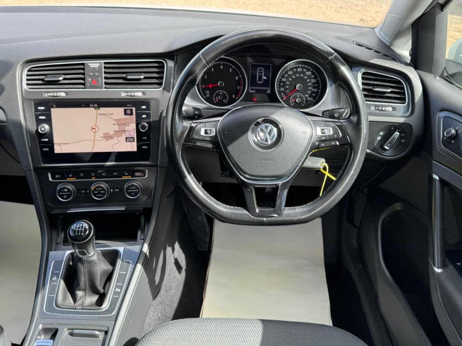 2019 Volkswagen Golf — image 2