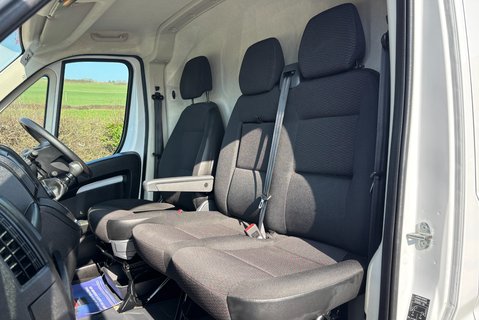 Peugeot Boxer 333 L1 H1 120 ps BlueHdi Professional - Sat Nav & Air Con 3