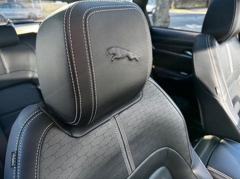 Jaguar F-Pace R-DYNAMIC HSE BLACK 90