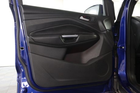 Ford Kuga ST-LINE X 44