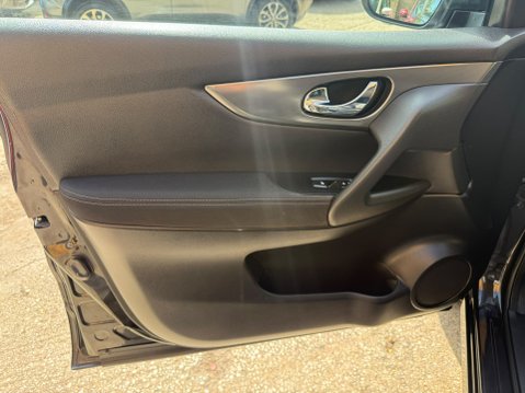 Nissan Qashqai 1.2 DIG-T N-Connecta SUV 5dr Petrol XTRON Euro 6 17