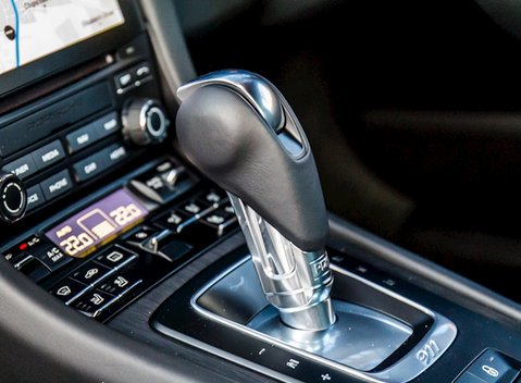 Porsche 911 Targa 4 GTS (991.2) 8