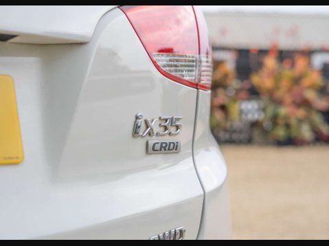 Hyundai ix35 2.0 ix35 Premium 4WD CRDI Auto 4WD 5dr 22