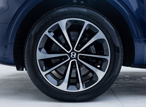 Bentley Bentayga V8 First Edition LHD 43