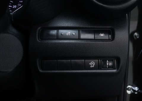 Nissan Juke 1.0 Juke N-Connecta DiG-T Semi-Auto 5dr 36