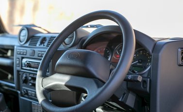 Land Rover Defender 90 TD XS Station Wagon 11