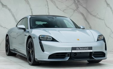 Porsche Taycan TURBO 9