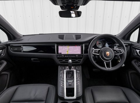 Porsche Macan S 18