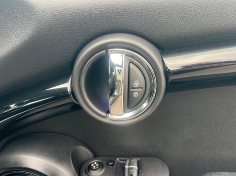 Mini Hatch 1.5 Cooper Euro 6 (s/s) 3dr 33