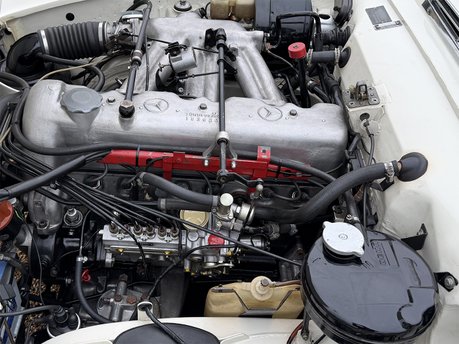 Mercedes-Benz SL Series 230SL Pagoda 71