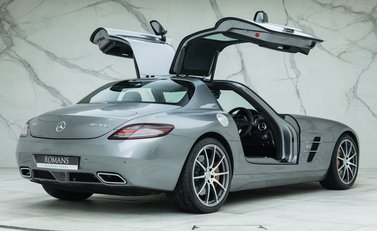 Mercedes-Benz SLS AMG 4