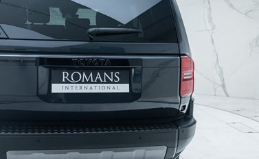 Toyota Land Cruiser Invincible 42